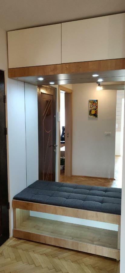 Modern And Cozy Apartment Piteşti Exterior foto